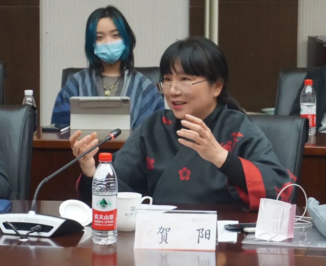 主持人兰翠芹教授首先介绍了北服青鸟论