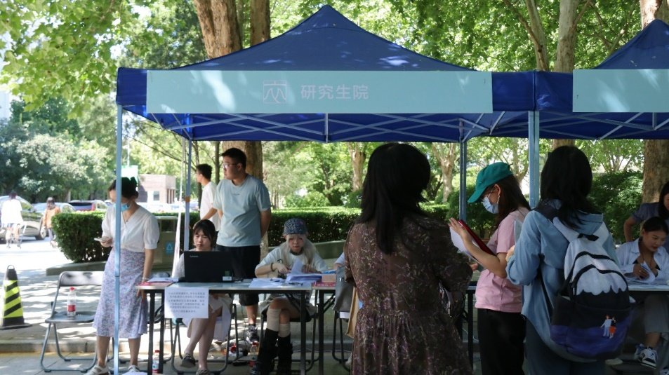 为顺利和高效地开展2023级研究生迎